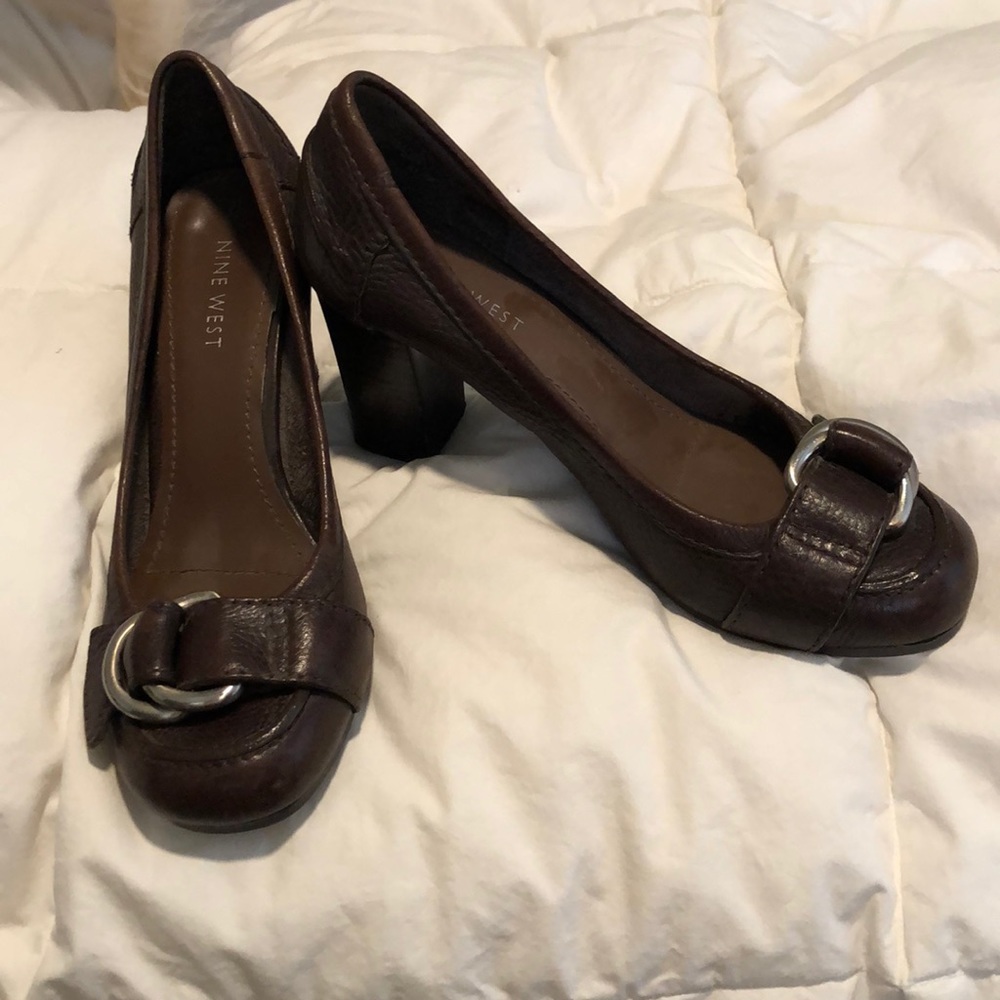 NINE WEST • Brown Pebbled Leather w/ buckle